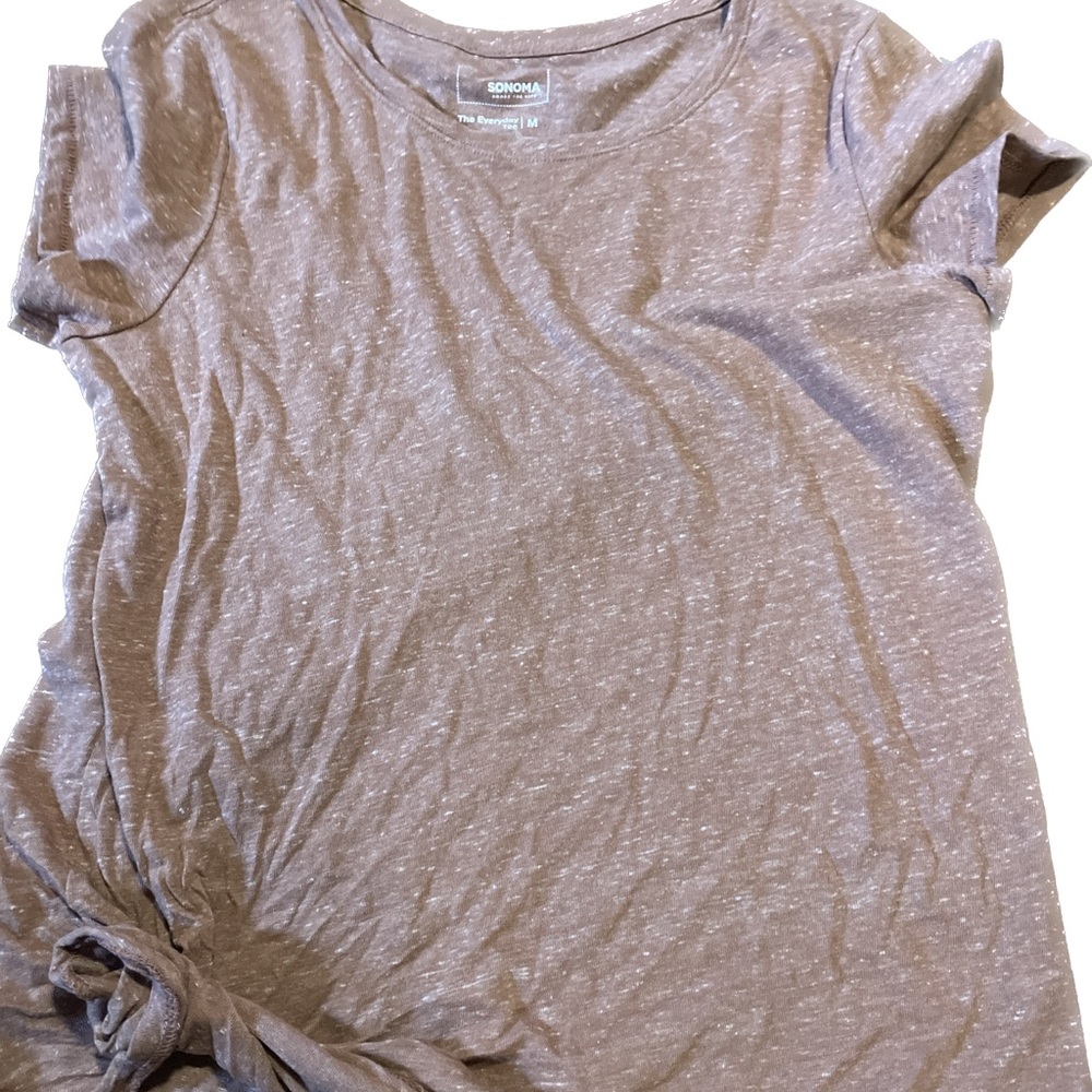 Women’s tee (shown with knotted hem)